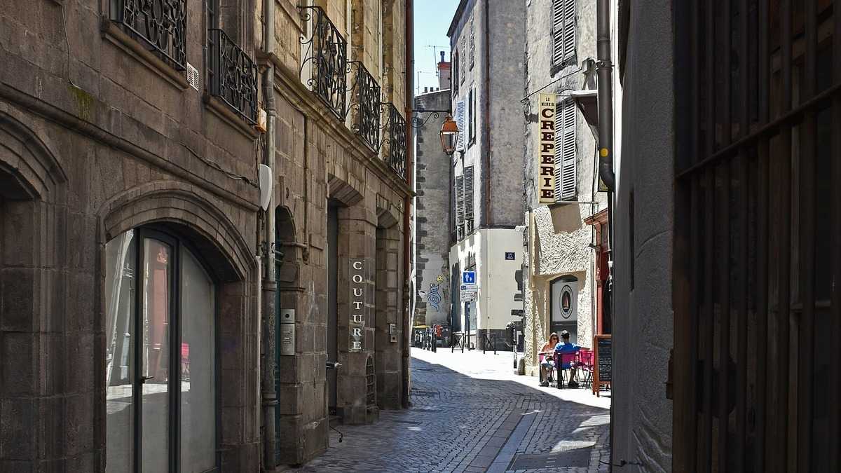 Vue de Clermont-Ferrand pour une recherche locale sur Dharma Yoga et Dharma Détente Massage
