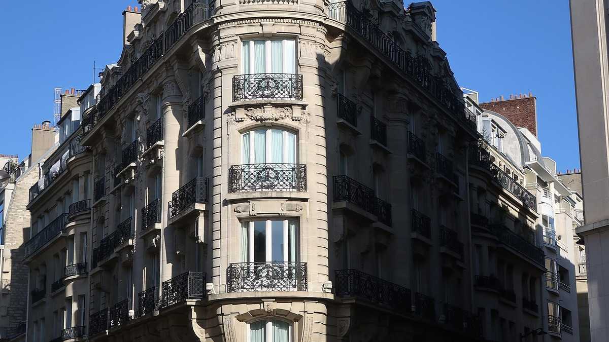 Rue Saint-Didier à Paris 16e, contexte local pour choisir Snake & Twist Pilates and Yoga
