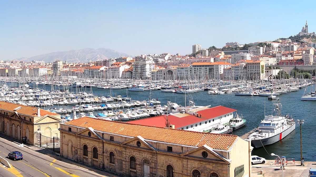 Vue de Marseille pour illustrer un atelier de yoga respiratoire en entreprise