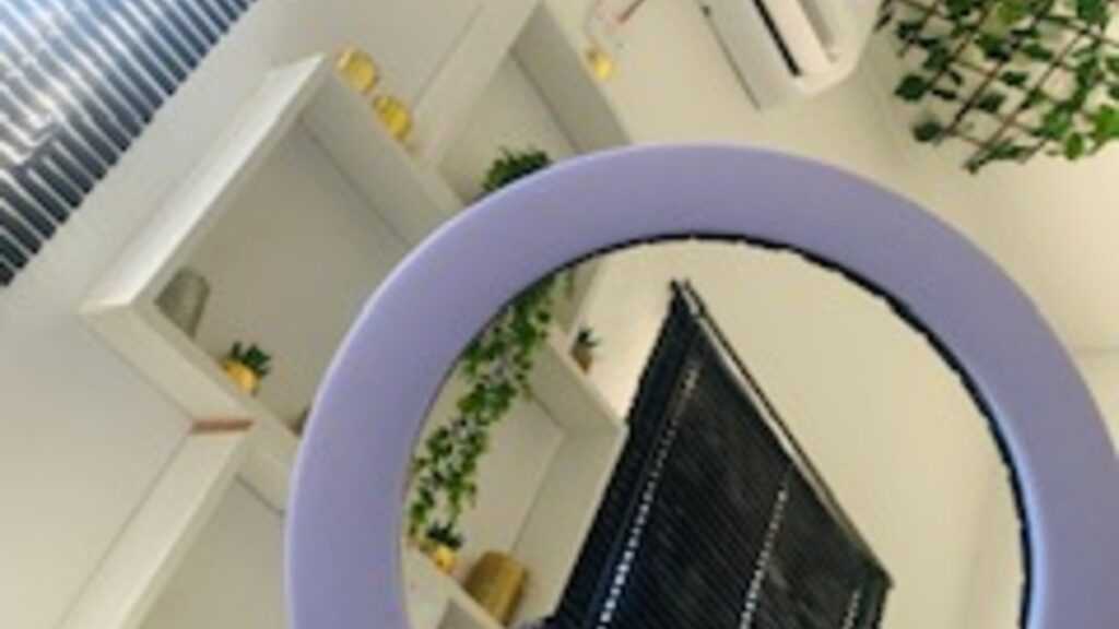 Massage Tuina en intérieur : une séance de massage manuel, avec précautions adaptées