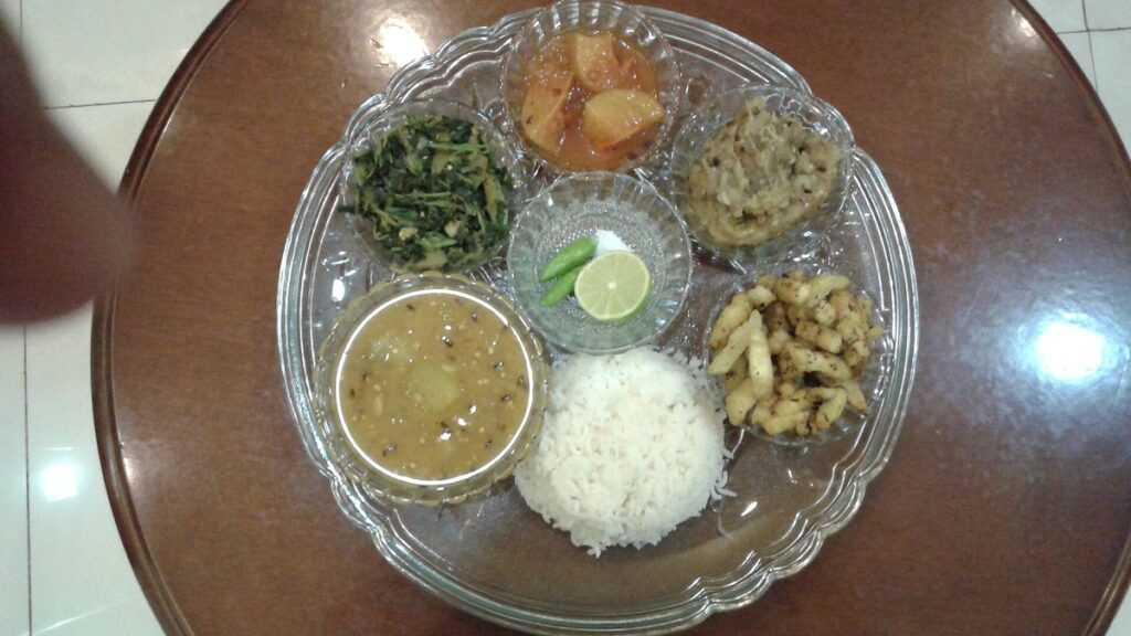 Repas végétarien indien pour illustrer des recettes Ayurveda simples